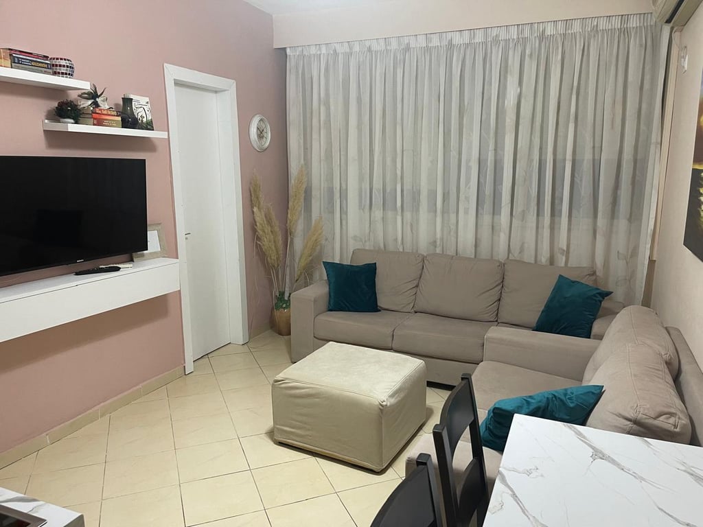 Affittasi appartamento 2+1 in Via di Durazzo.