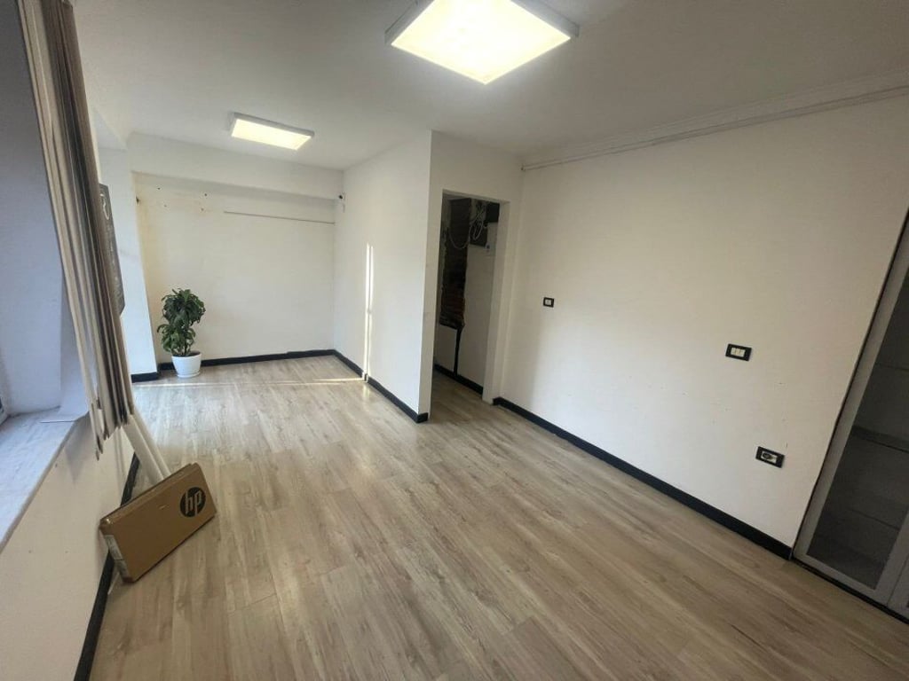 AFFITTASI AMBIENTE 30M2 50.000 LEK 21 DICEMBRE