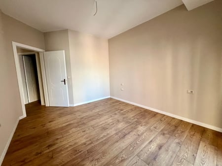 Affittasi locale di 100 m² nel centro di Tirana.