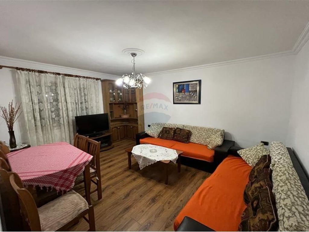 APARTAMENT ME QIRA 2+1 TE KOMUNA PARISIT 
