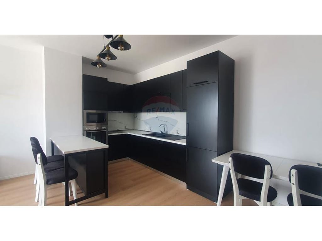 Apartament - Për Qira - Farmacia 10, Tiranë!!!!