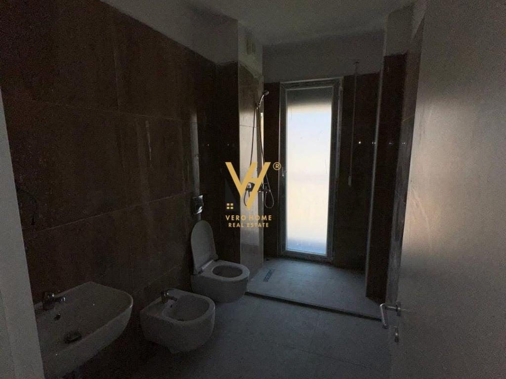 JEPET AMBIENT 95 M2 ME QERA TE PAZARI I RI 800 EURO