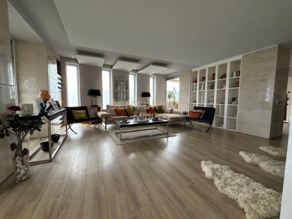 SUPER APARTMENT FOR SALE AT THE MOZAIC OF TIRANA!