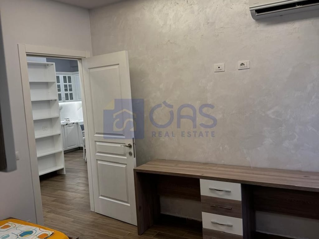 A 2+1 apartment is for rent on Kavaja Street for 600 euros.