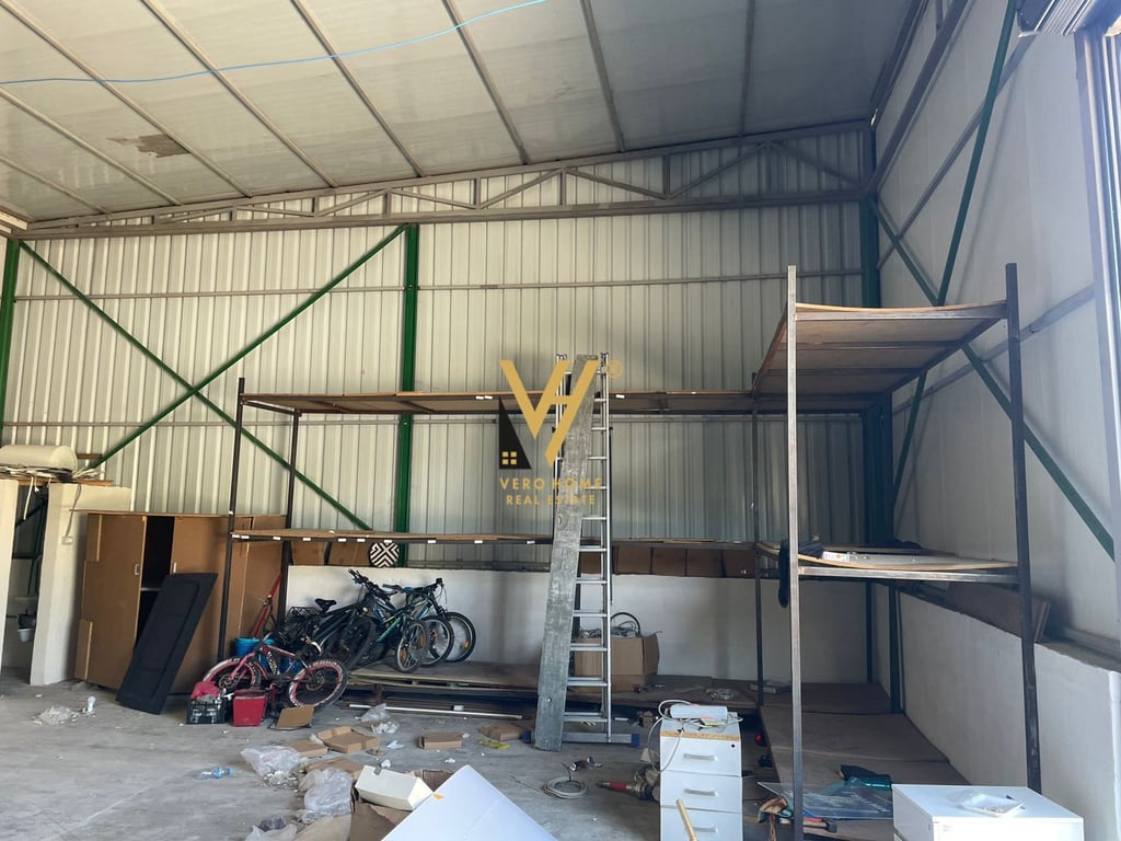 A 200 M2 WAREHOUSE FOR RENT IN PRUSH FOR 100,000 LEK.