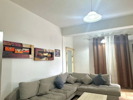 Si affitta una casa privata individuale in via 5 Maggio.