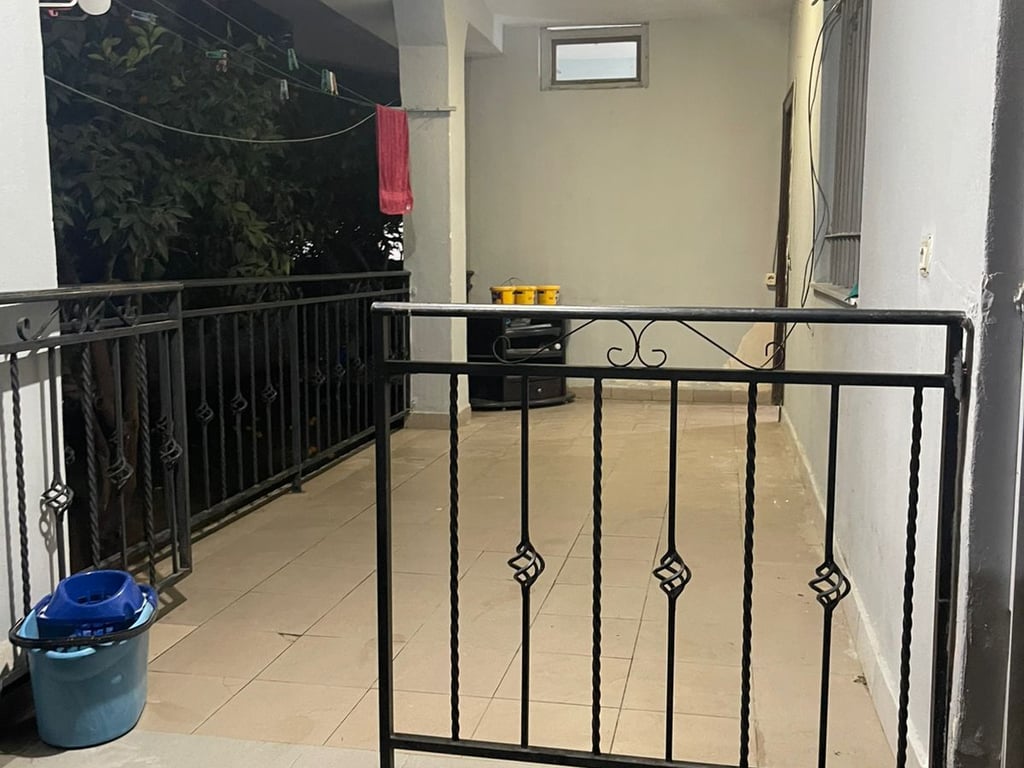 Affittasi ingresso 1+1 in via Besa.