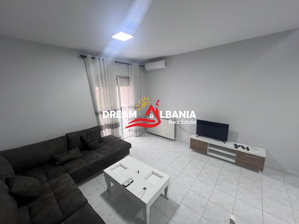  Apartament me qera 2+1 në Komunën e Parisit – Mobilim bashkëkohor dhe vendndodhje ideale!