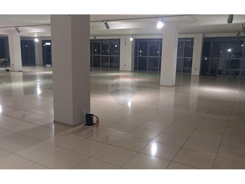 Showroom for rent on the Tr-Dr Highway