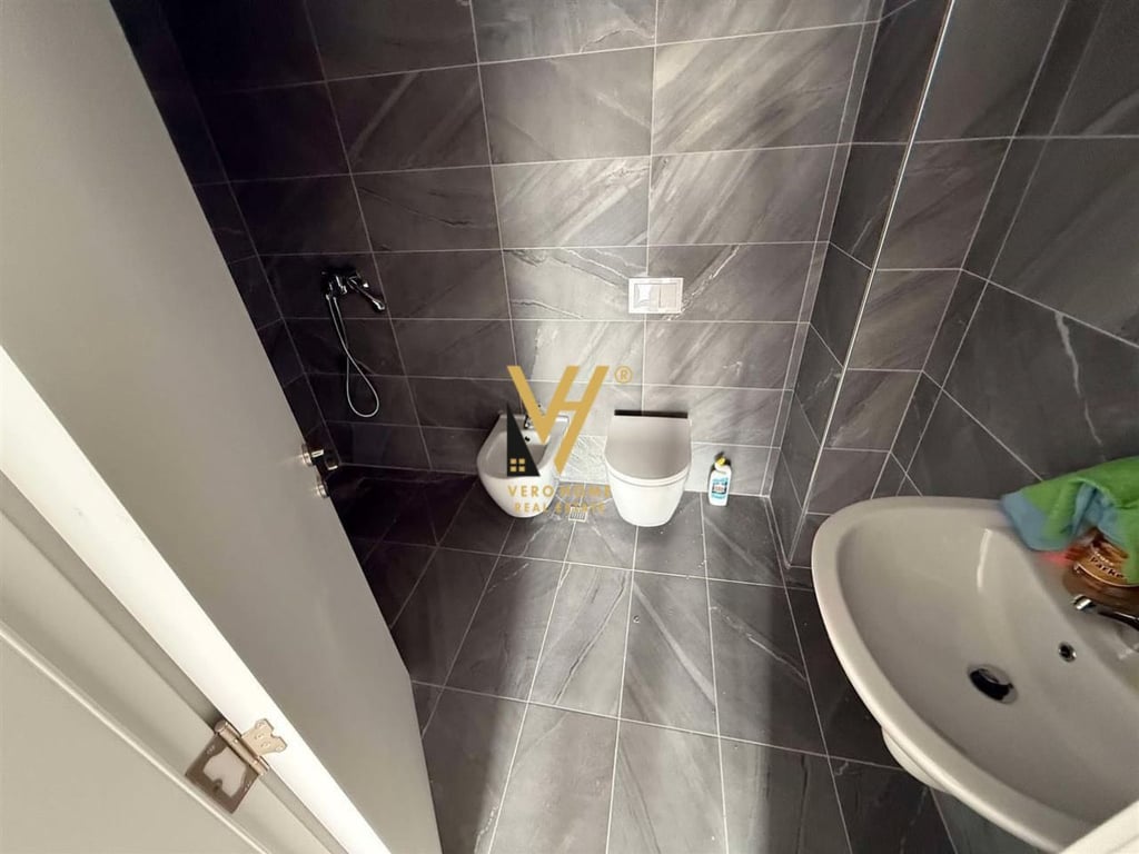 JEPET ZYRE 70 M2 ME QERA TE BULEVARDI I RI 600 EURO