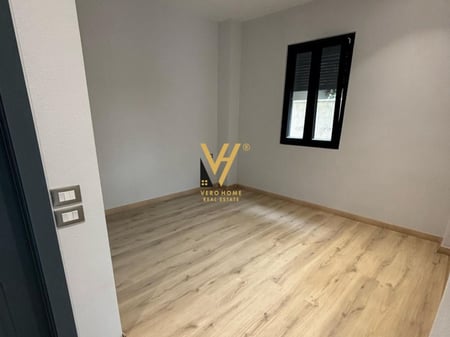 JEPET AMBIENT 80M2 ME QERA NE QENDER 110.000 LEKE