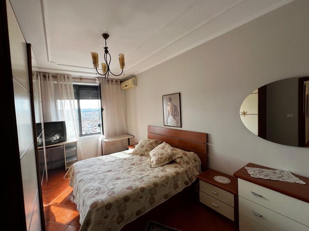Jepet me qira apartament 2+1+2!