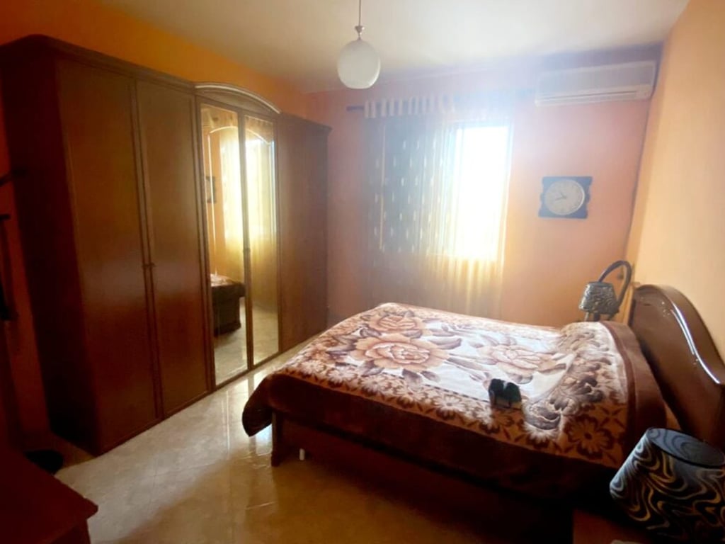 ‼️Opportunity for only 343 €/m²‼️ 🏢Building for sale, 3 floors (2 floors of warehouses + house), near the former Pioneer House, Kavajë.