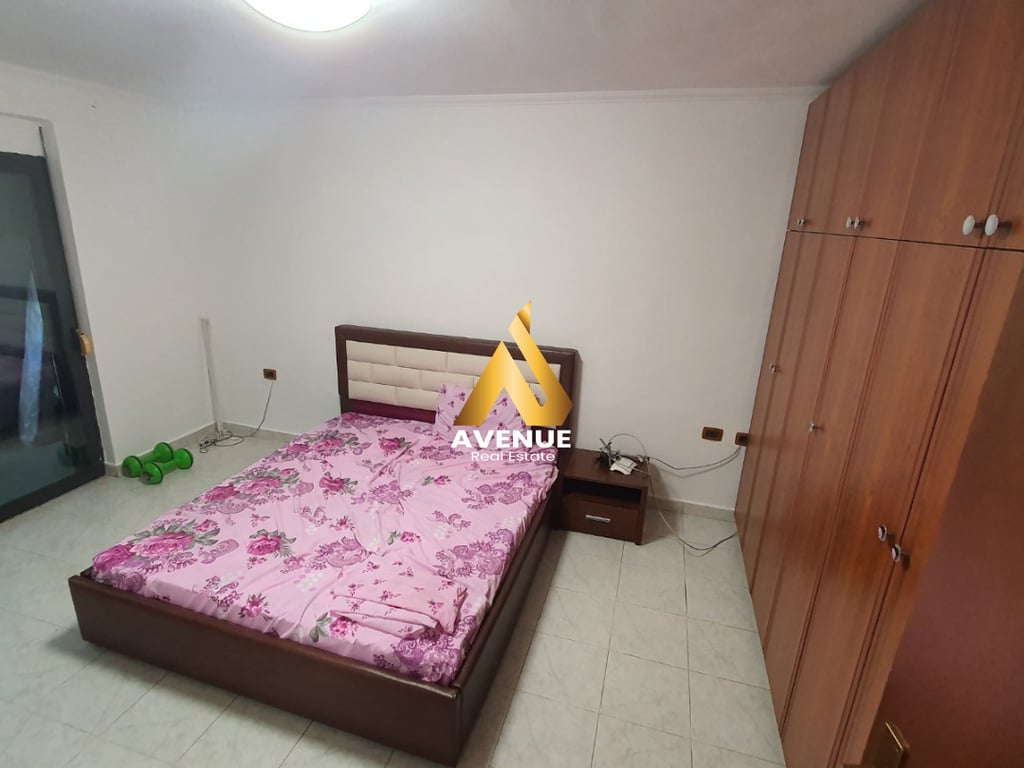 VENDESI APPARTAMENTO 2+1 NEL BLOCCO, TIRANA