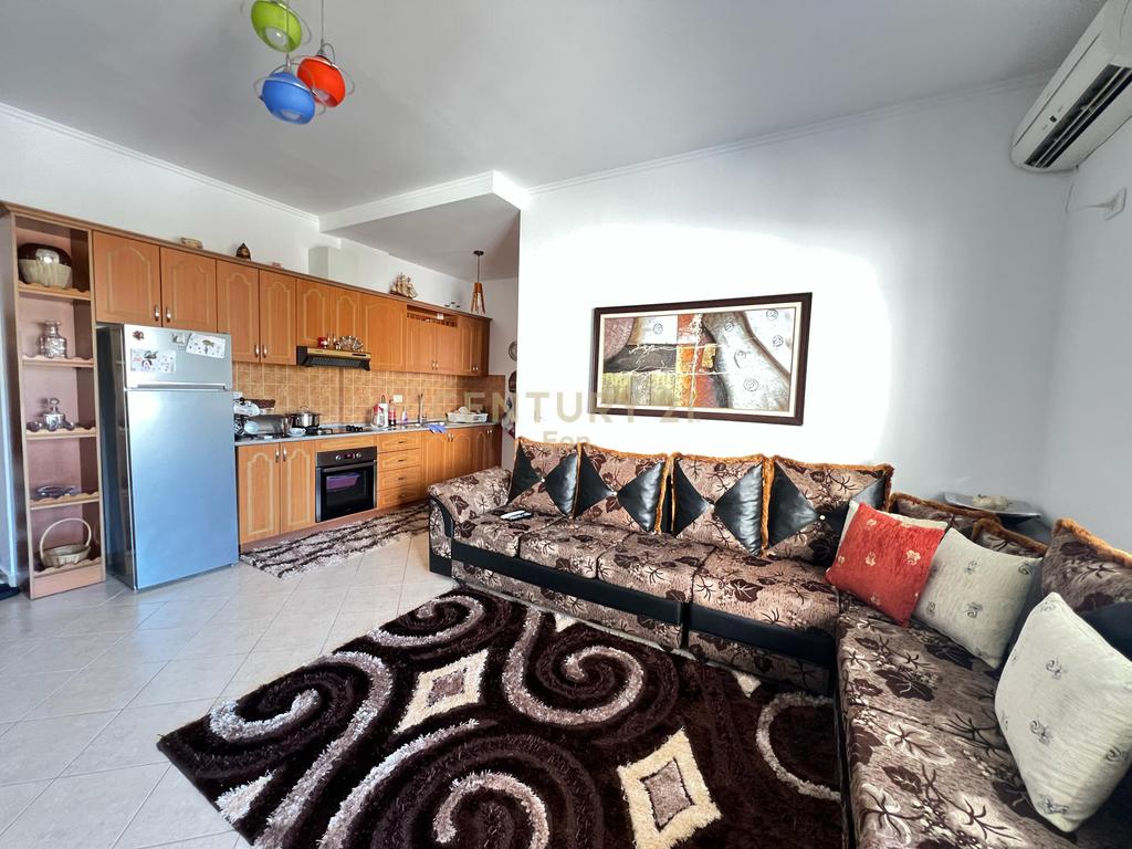 Shitet Apartament 1+1+Post Parkimi, Prane Flower, Golem ! 100,000 €