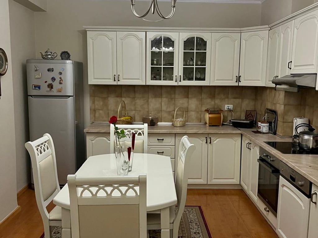 🏡 Apartament 2+1 me Qira – Blloku 🌆