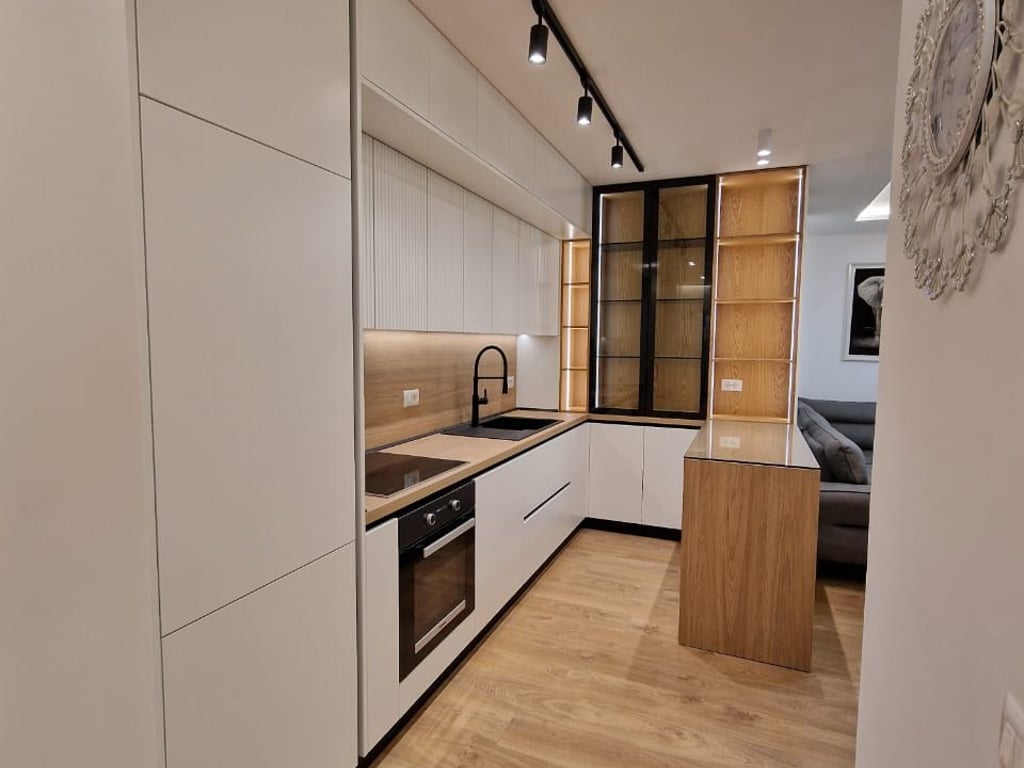 A 2+1 apartment is for rent near the Botanical Garden for 1,000 euros.