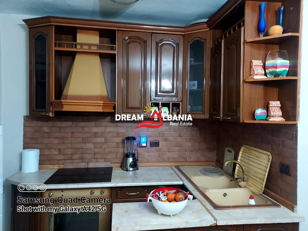 A 2+1 apartment is for rent near Ish Restaurant Durresit, Tirana (ID 4229425).