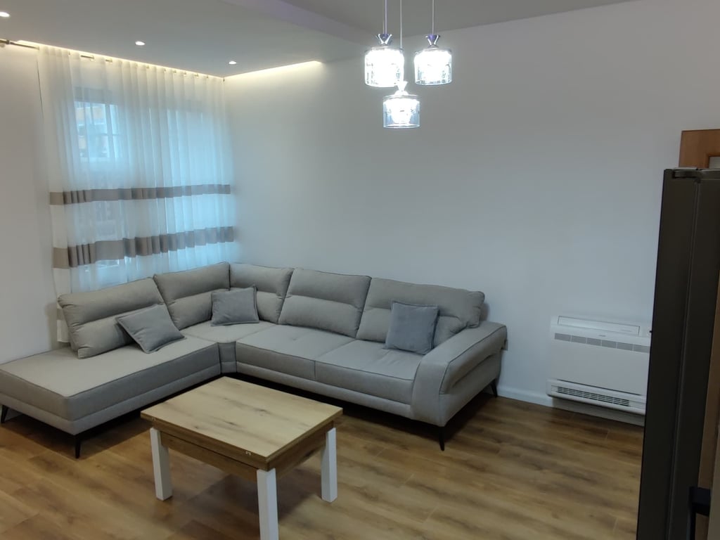 🏡 A 2+1 apartment is for rent in the Paris Commune.