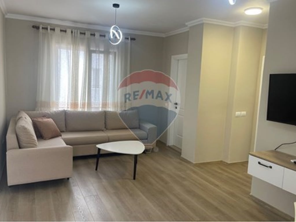 Jepet me qira Apartament 2+1 te Xhamia ne Selite