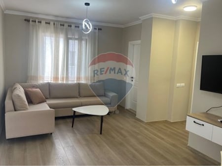 Jepet me qira Apartament 2+1 te Xhamia ne Selite