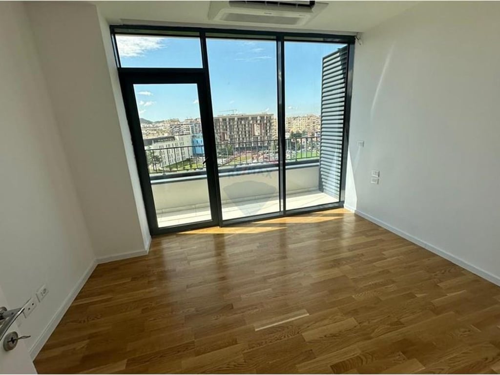 Zyre me qira te Lake View, rruga Kosvareve