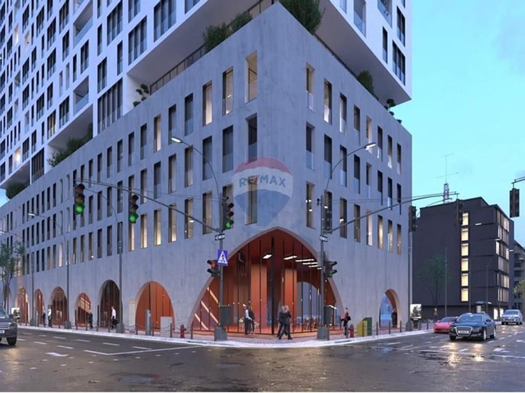 Shitet duplex te White Tower !