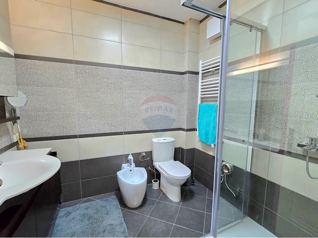 Appartamento 4+1+3 in Affitto nel Centro di Tirana