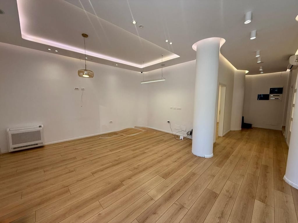 Vilë - Për Qira - Komuna e Parisit, Tiranë