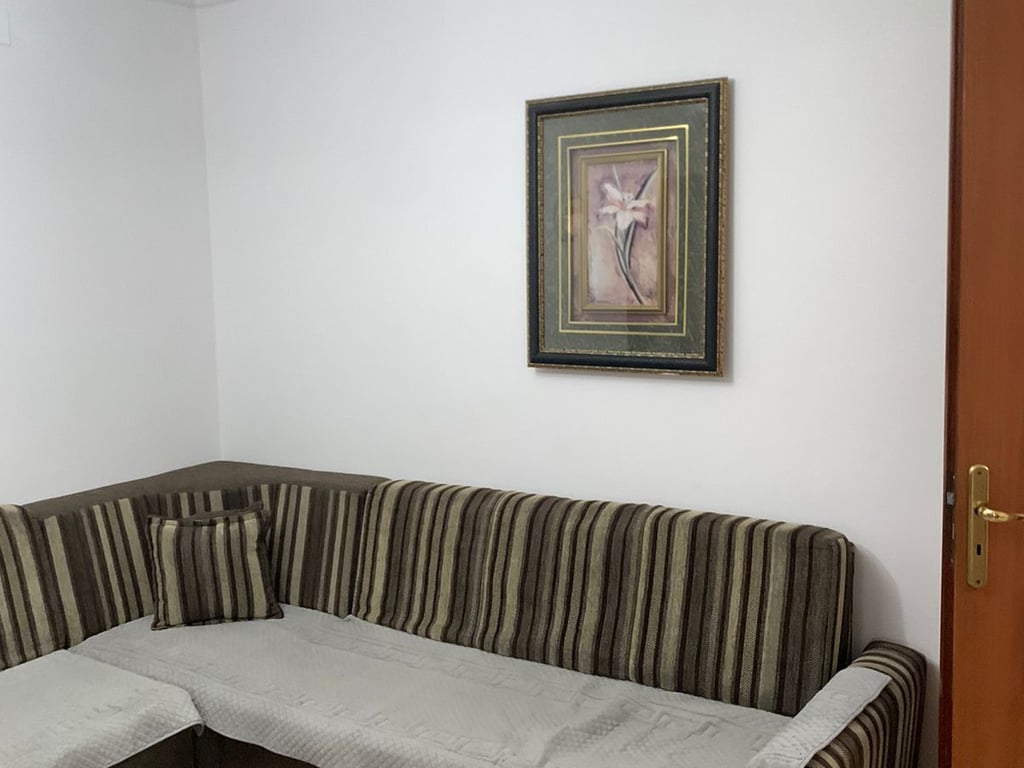 Affittasi appartamento 3+1, Xhamllik presso Piazza Shtraus Prezzo: 500 euro