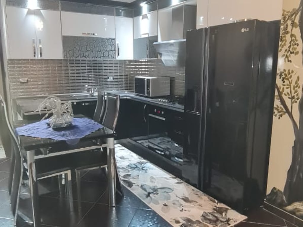 📌Jepet me Qira Apartament 3+1 – Bulevardi i Ri