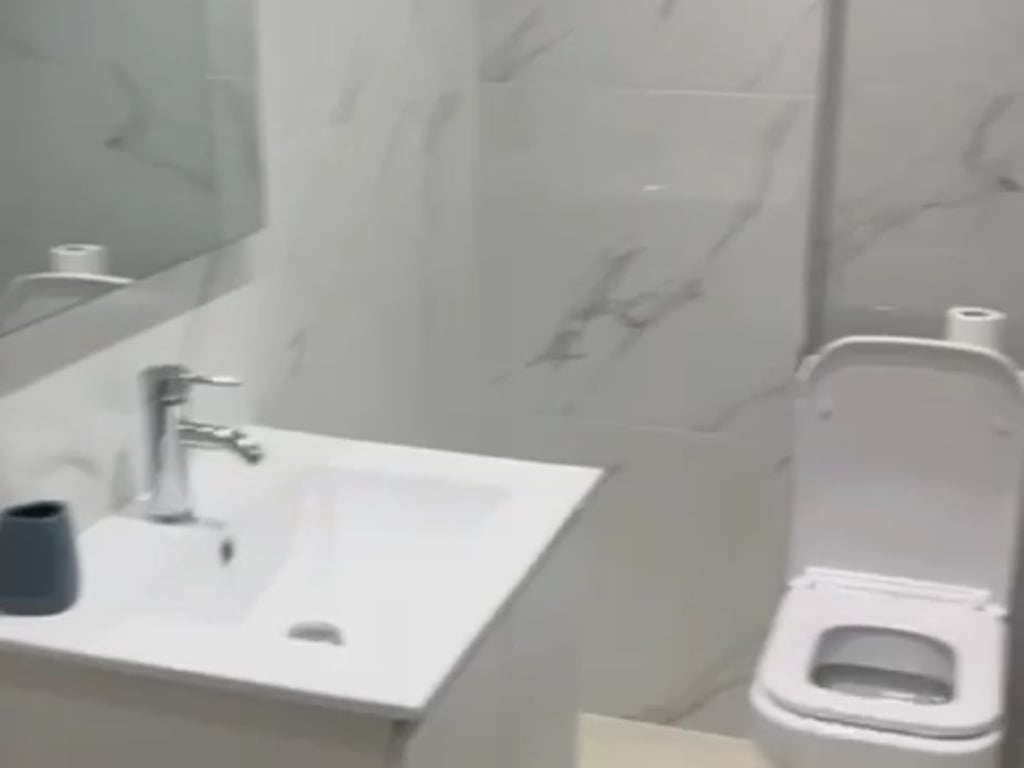 Jepet me qera Apartamenti 2+1 , Zogu i Zi prane Ring Center  Cmimi: 600 euro 