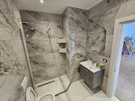 ZYRE ME QERA 85 M2 MUHAMET GJOLLESHA 950 EURO