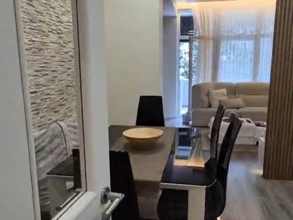 Shitet Apartament 3+1+2 Komuna e Parisit
