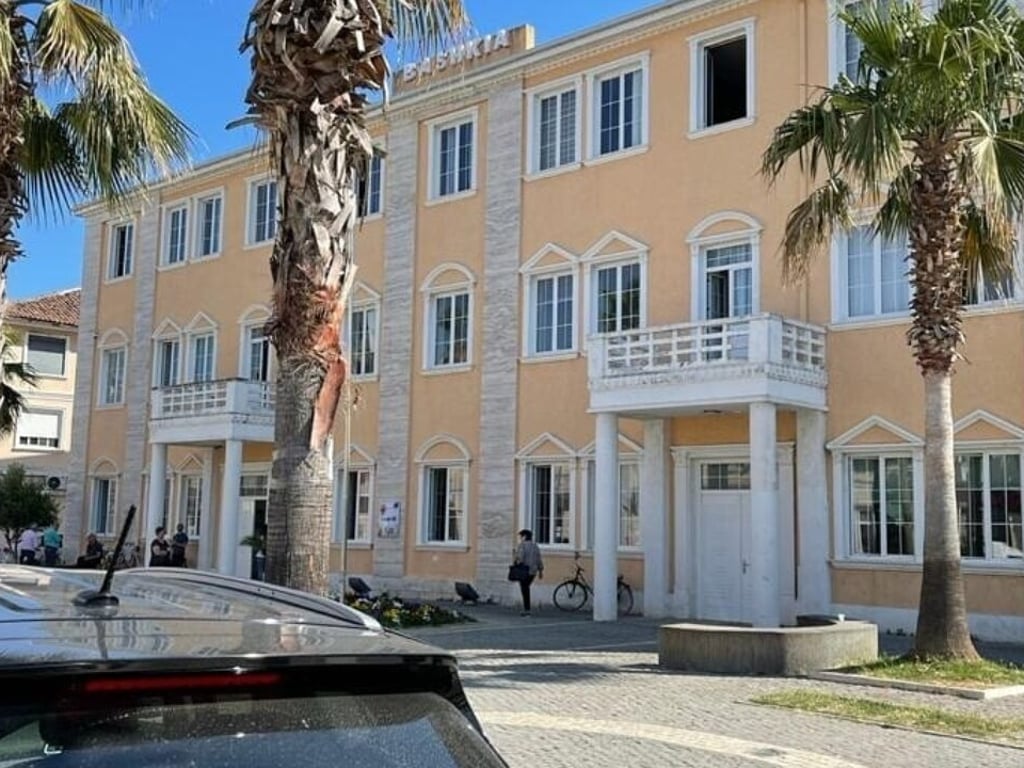 🔥Super dyqan ne qender,perballe bashkise Kavaje,20 m nga sheshi kryesor.