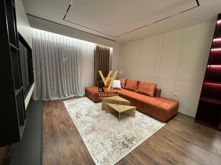 AFFITTASI APPARTAMENTO 3+1+2+BOX IN VIA KAVAJES 2.500 EURO