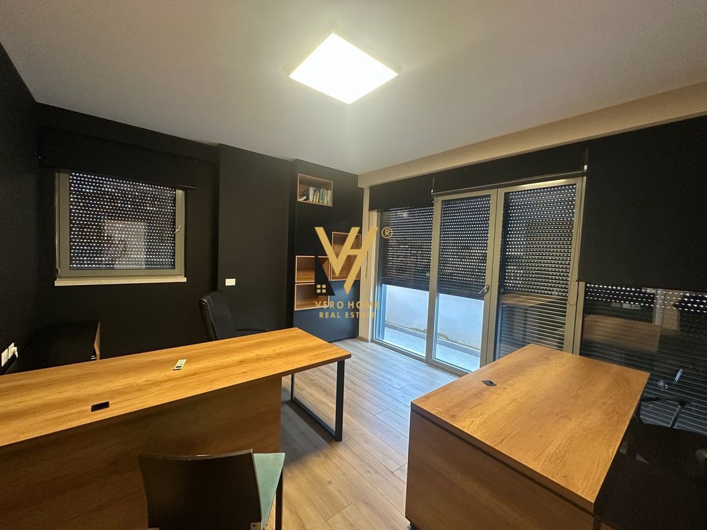 JEPET ZYRE 150M2 ME QERA TE RRUGA E DURRESIT 2.500 EURO