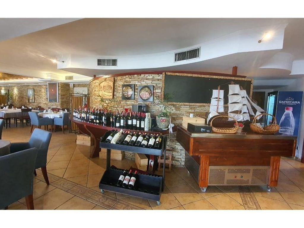 Business opportunity, 500m2 restaurant in Brryli!