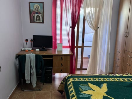 Jepet me qera Apartamenti 2+1, prapa Diplomat 2 prane Pallatit 500 mije leke