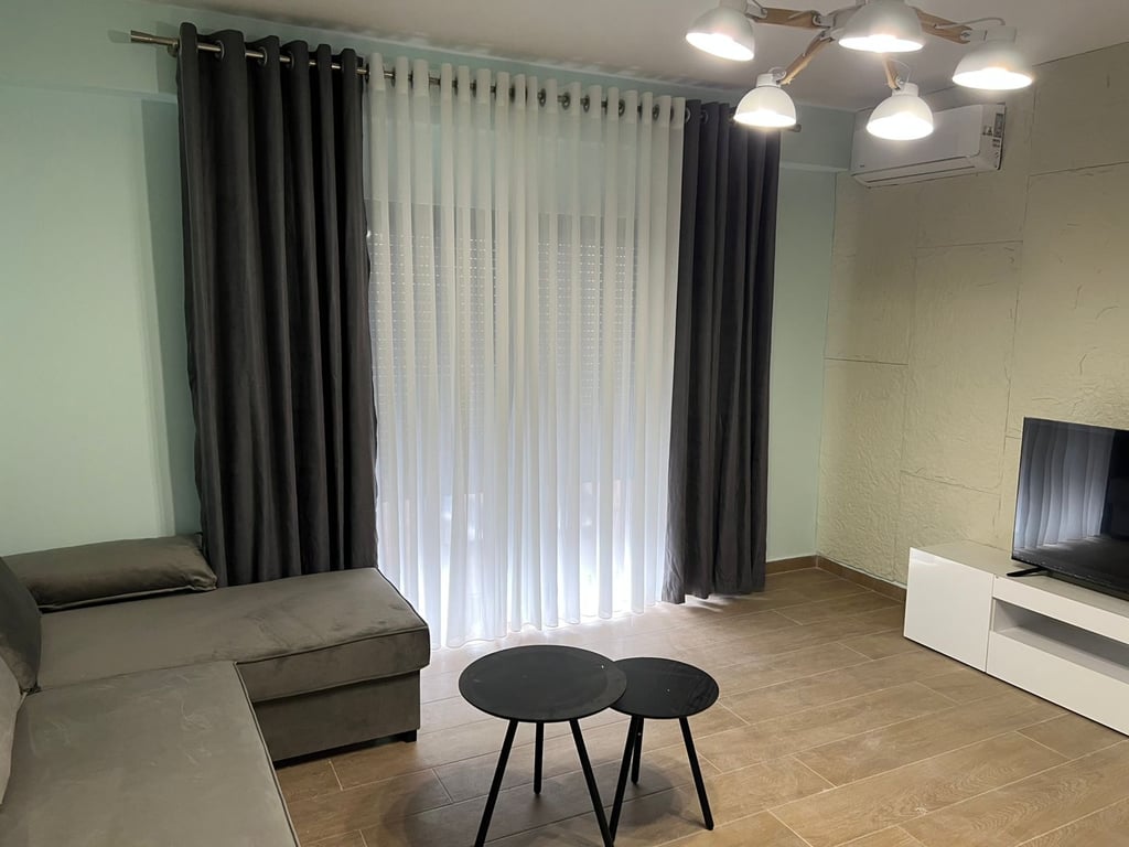 1+1, furnished, Sun Hill, 500 euros with parking.