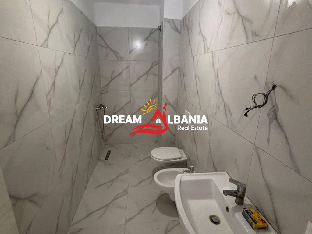 Apartament 2+1+2 per Qera tek Myslym Shyri, Prane Kastratit ne Tirane (ID 42215012)