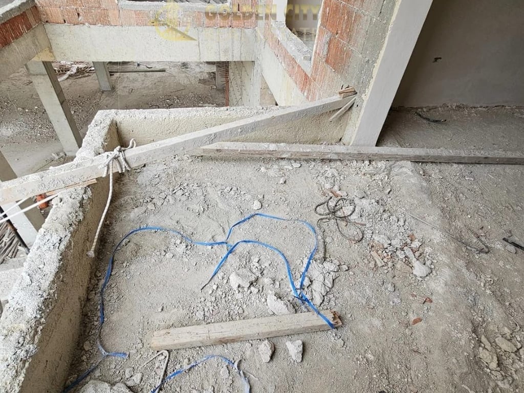 Shitet Apartament 1+1