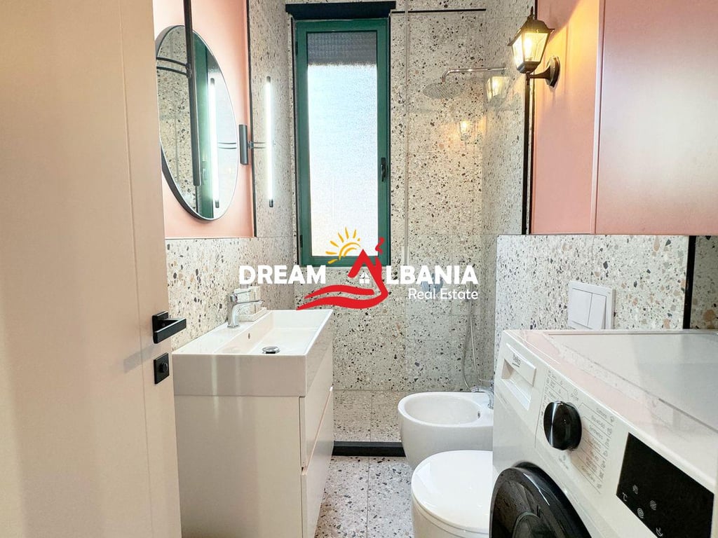 Jepet me qera super apartament 1+1 ne qender, prane Pazarit te Ri, Tirane (ID 42111372)