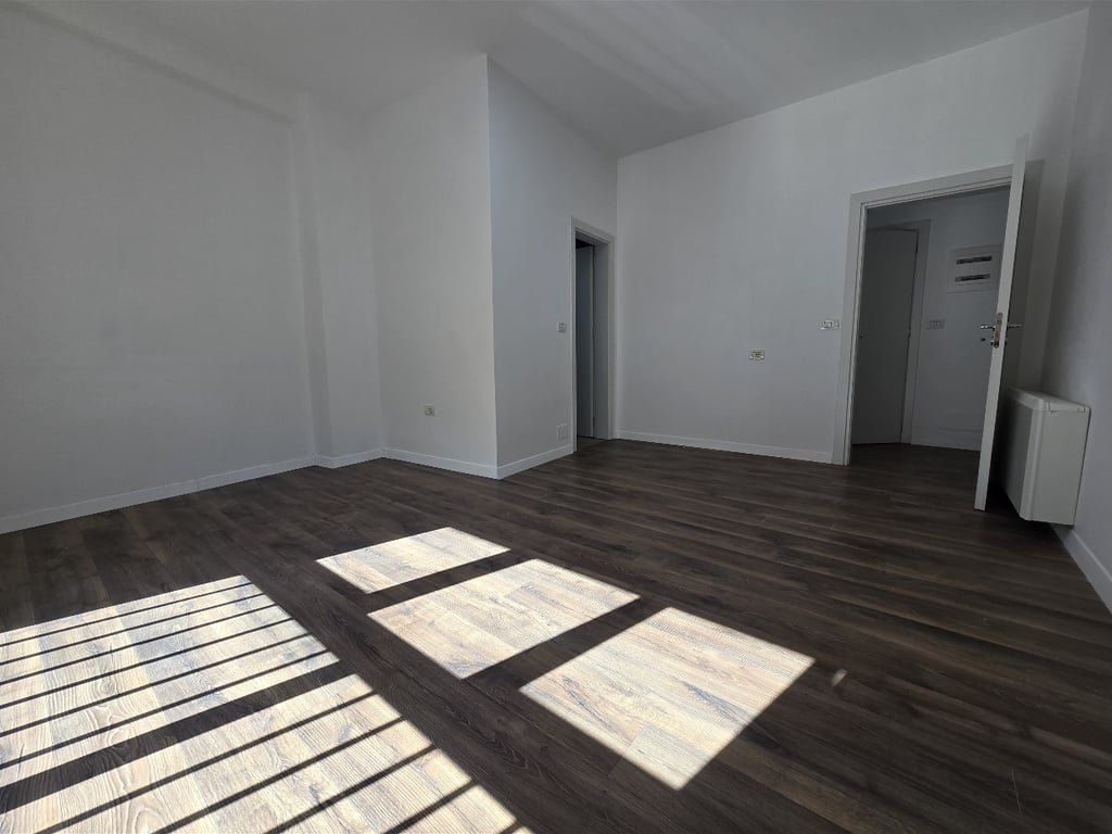 Super Space for Rent with visibility 📍Paris Commune