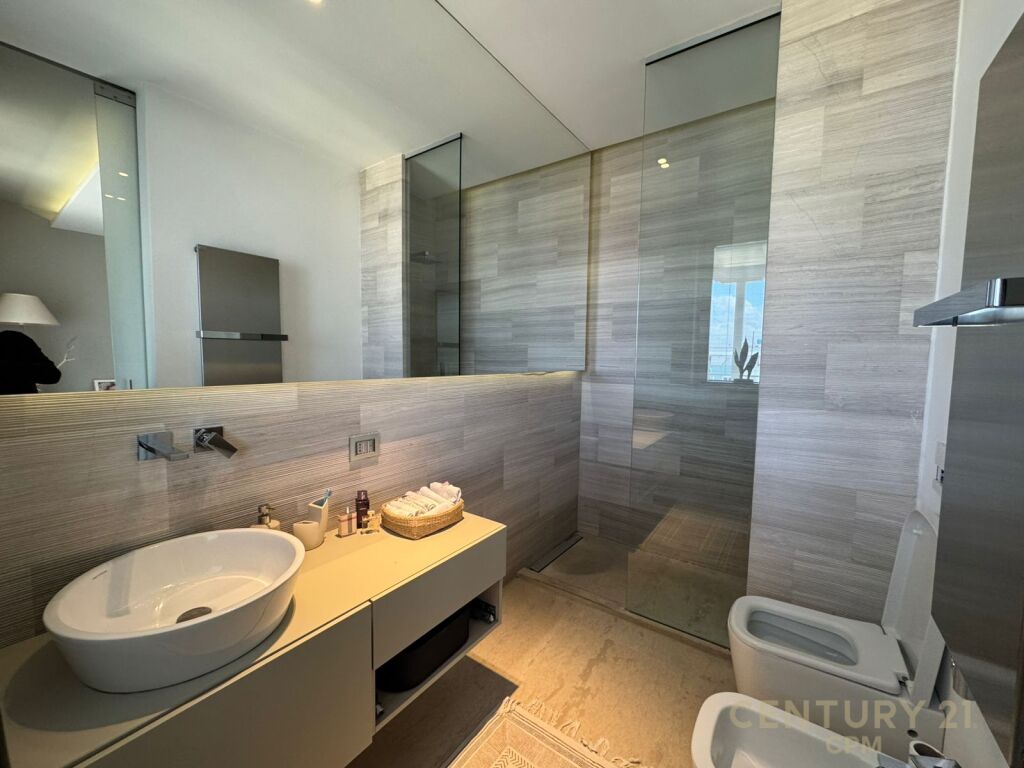 🌄PENTHOUSE LUSSUOSO + 2 POSTI AUTO IN VENDITA! |🌇 LUXURY PENTHOUSE + 2 PARKING SPOTS FOR SALE!