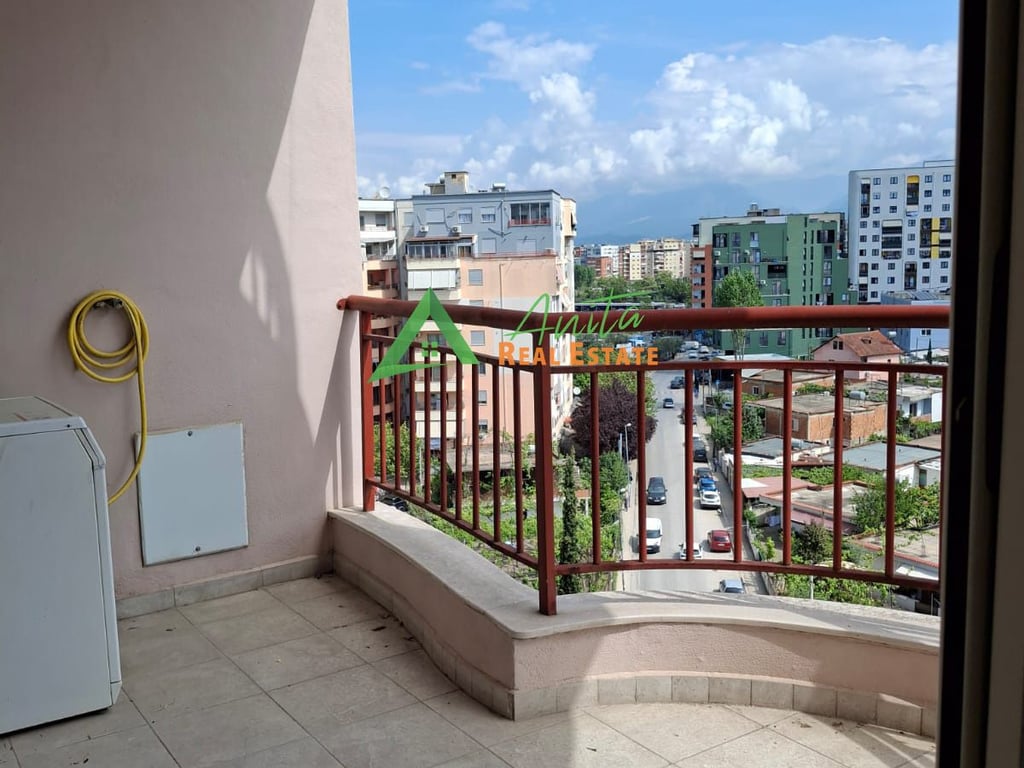 Misto Mame ofron për qira një apartament 2+1 të mobiluar dhe të pa mobiluar.