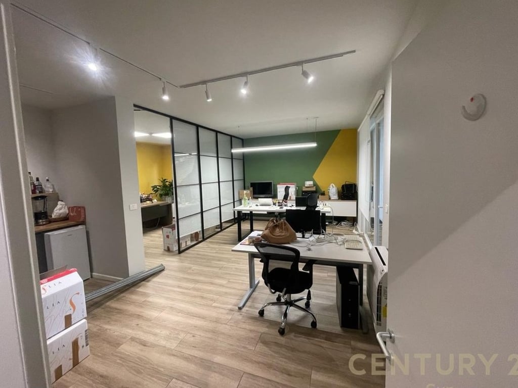✨ Ambjente Zyra për Qira pranë Librit Universitar – 108 m²