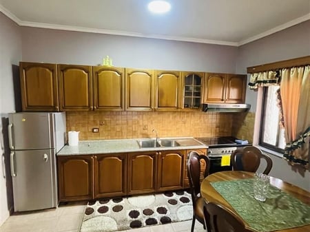 Jepet me qera Apartamenti 2+1 , rruga Ferit Xhajko prapa Ish Restorant Durresi 500 mije leke