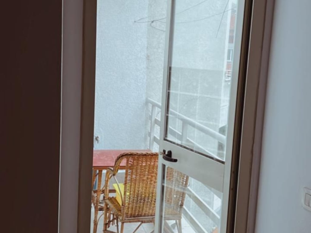 Jepet me Qera Apartament 1+1 në Astir.