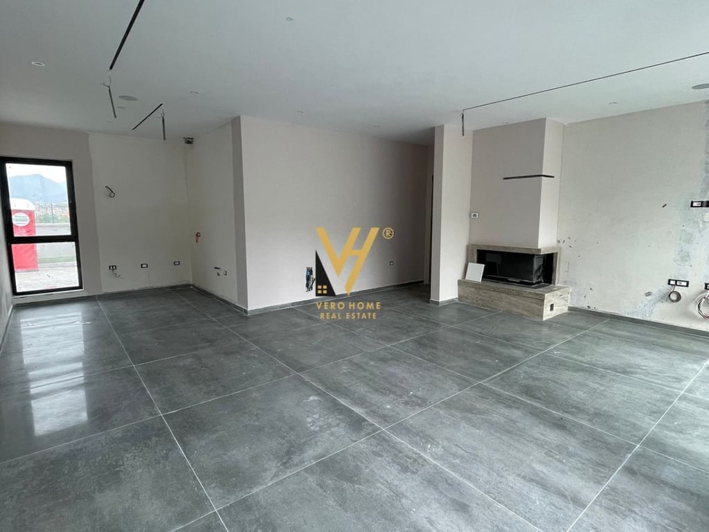 VENDITA DI UNA VILLA A TRE PIANI AL LAGO DI FARKA 900.000 EURO